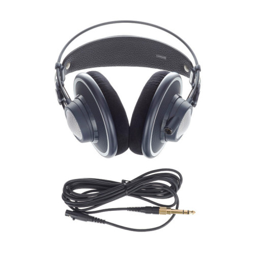 AKG K702